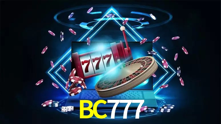 Escena dinámica inspirada en casino con iluminación BC777, cartas, fichas e íconos de juegos digitales en un espacio moderno de juegos.